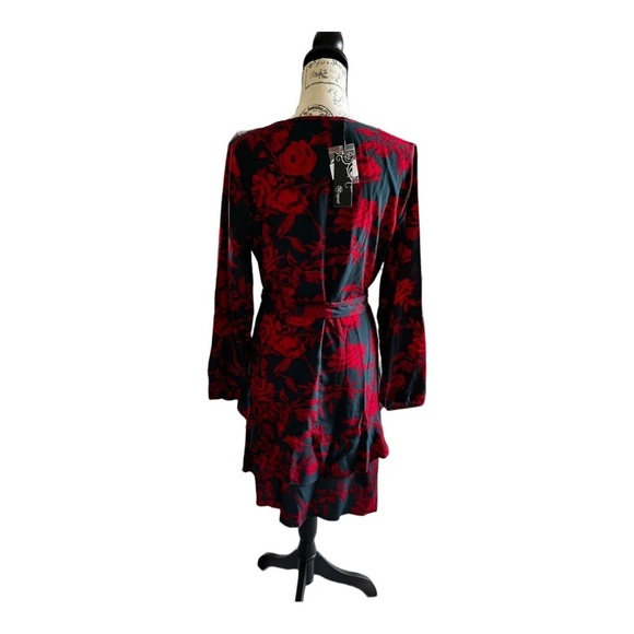 Red and black faux wrap dress with pendant, size L, new with tags - Picture 5 of 12